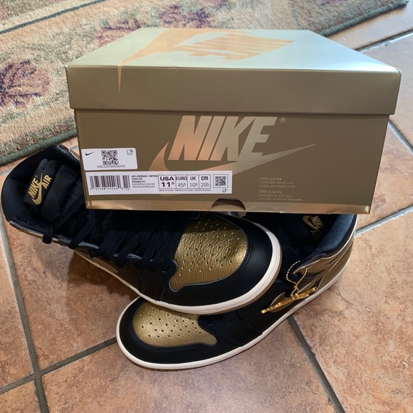 Jordan 1 Retro High OG "Black And Gold" Men's shoe - Picture 14 of 15